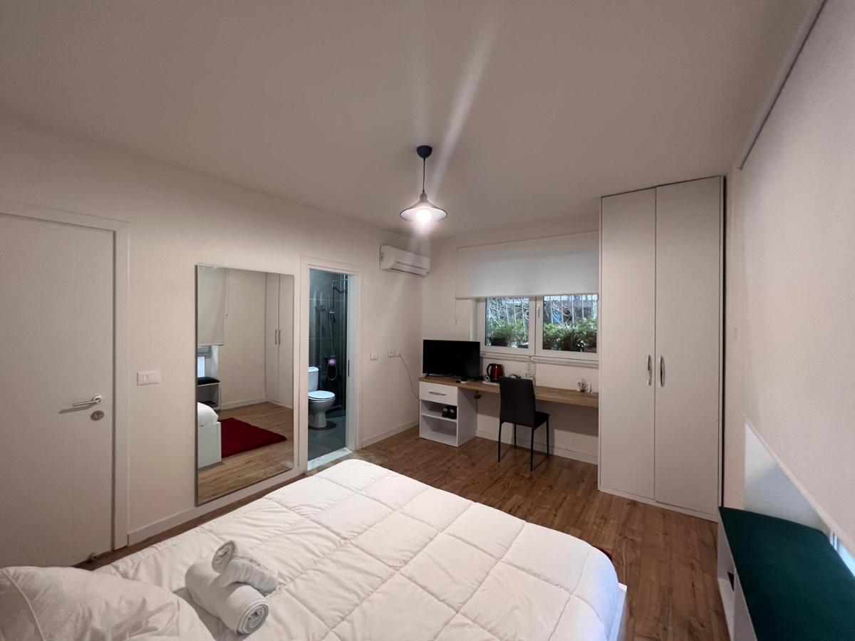 Grand Park & Bllok Area Rooms Тирана Экстерьер фото